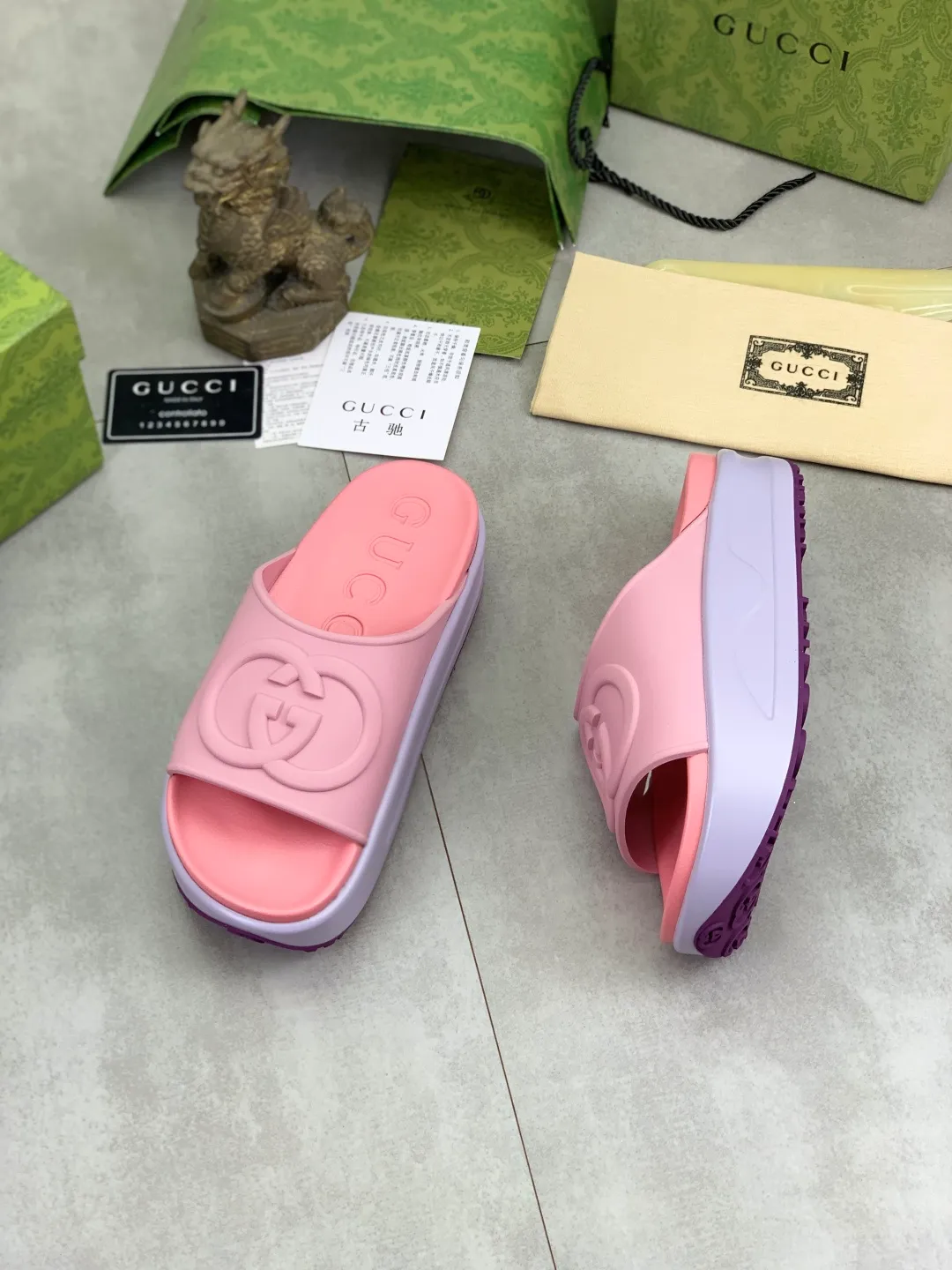 Men's Men's Shoes 💰P300💰[New Style] High Version 🎁🎁🎁 GUCCI New Year of the Snake casual slippers, original official website, perfect workmanship, transmitting a kind of noble luxury, sublimating its definition of luxury in Gucci's high-end extraordinary craftsmanship. Original Gucci double G combination outsole, code number: 35-46, complete package